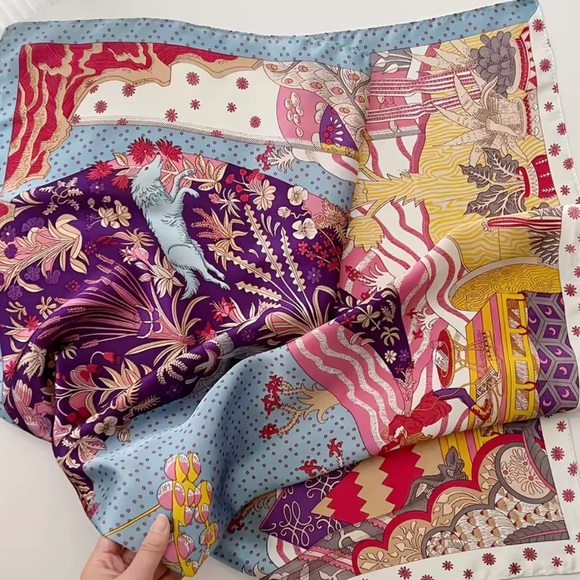 Elegant  Multicolor Scarf feels like silk, is polyester - Picture 2 of 5